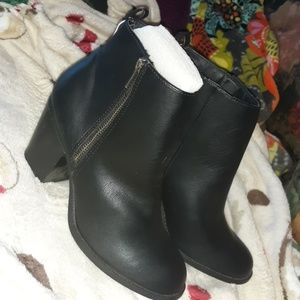 New Black booties
